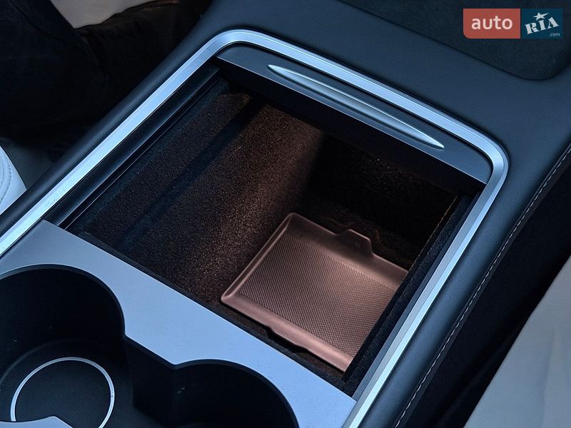 Внедорожник / Кроссовер Tesla Model Y 2023 в Стрые
