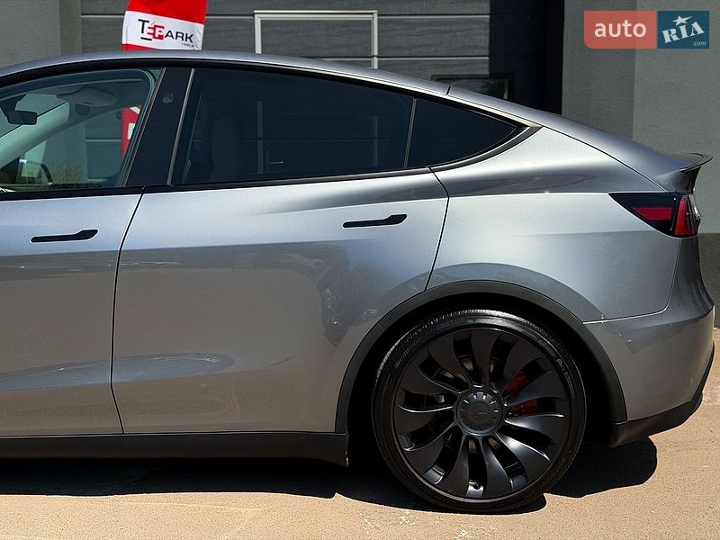 Внедорожник / Кроссовер Tesla Model Y 2024 в Киеве