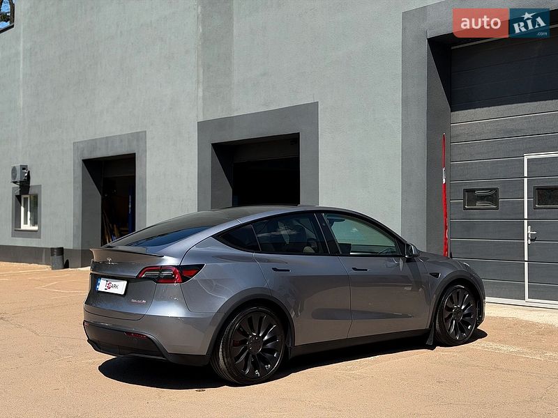 Внедорожник / Кроссовер Tesla Model Y 2024 в Киеве