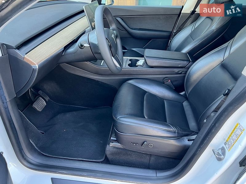 Позашляховик / Кросовер Tesla Model Y 2021 в Луцьку