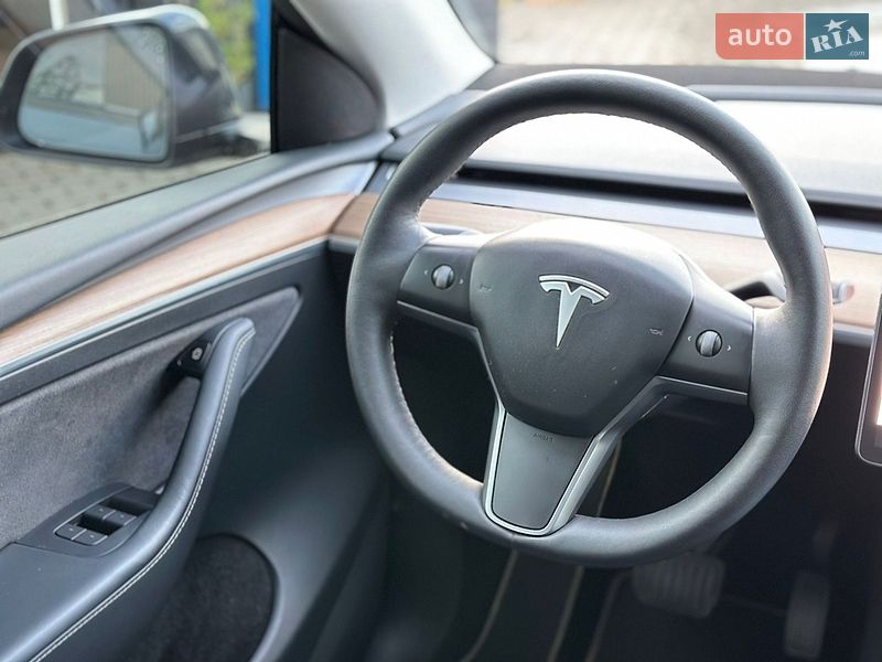 Внедорожник / Кроссовер Tesla Model Y 2023 в Ужгороде