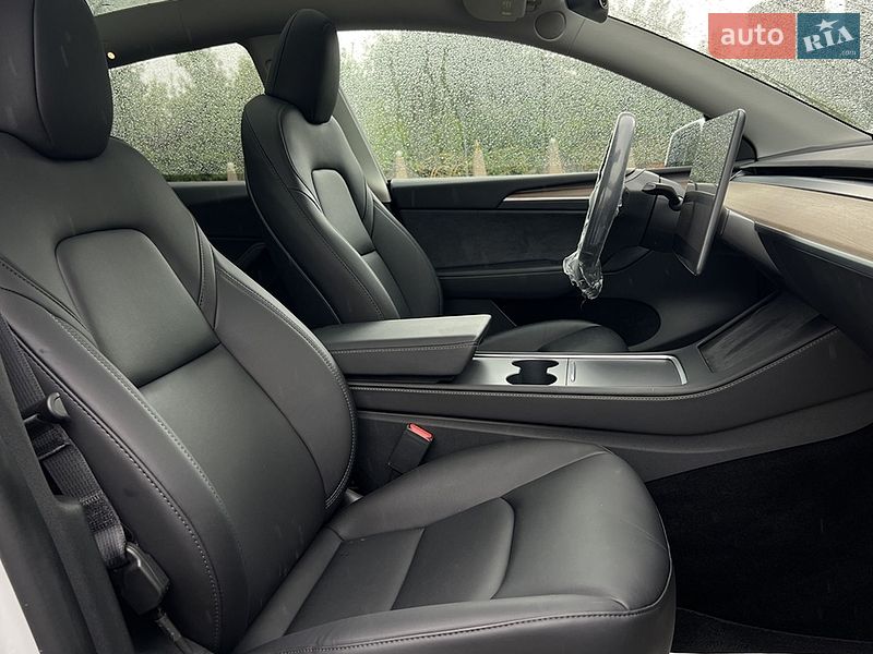 Внедорожник / Кроссовер Tesla Model Y 2023 в Львове