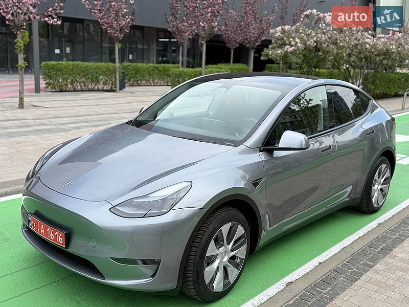 Позашляховик / Кросовер Tesla Model Y 2024 в Києві