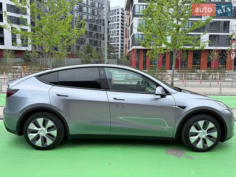Позашляховик / Кросовер Tesla Model Y 2024 в Києві