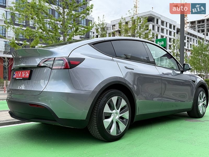 Позашляховик / Кросовер Tesla Model Y 2024 в Києві