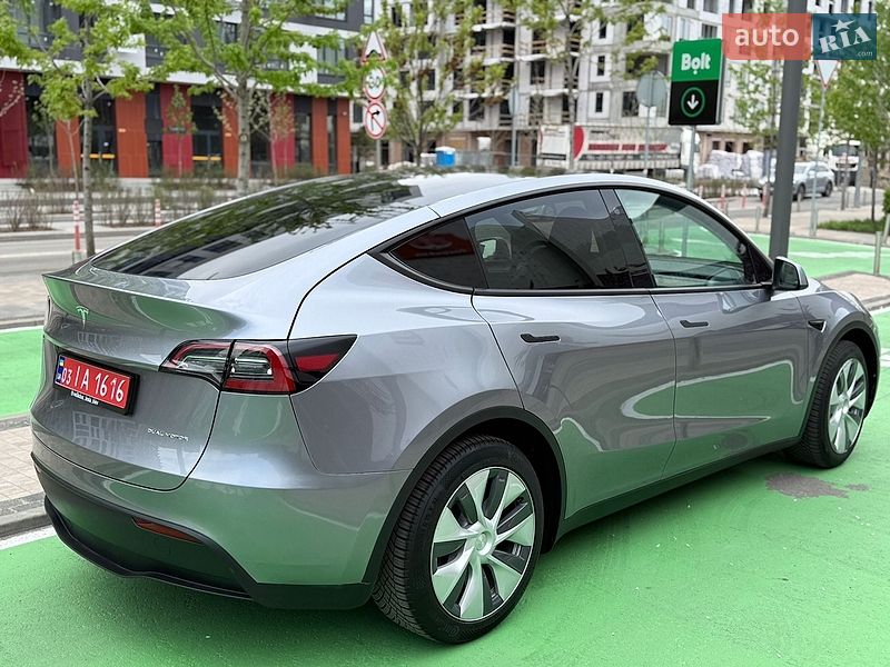 Позашляховик / Кросовер Tesla Model Y 2024 в Києві
