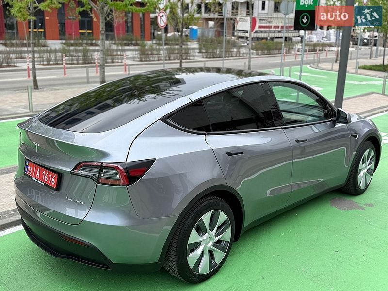 Позашляховик / Кросовер Tesla Model Y 2024 в Києві