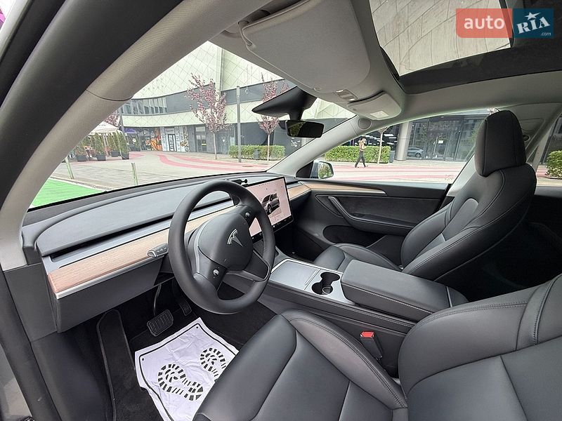 Позашляховик / Кросовер Tesla Model Y 2024 в Києві