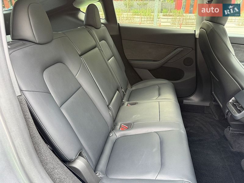 Позашляховик / Кросовер Tesla Model Y 2024 в Києві