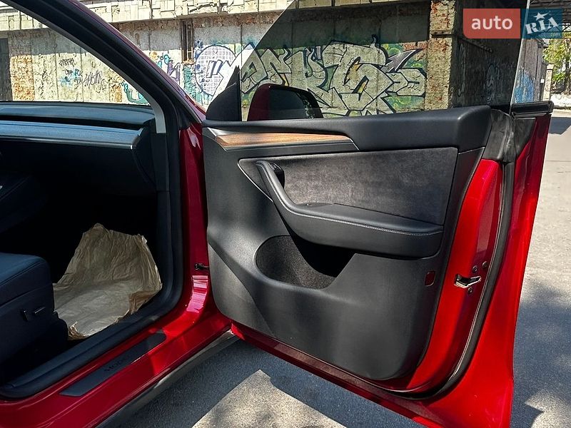 Внедорожник / Кроссовер Tesla Model Y 2023 в Днепре