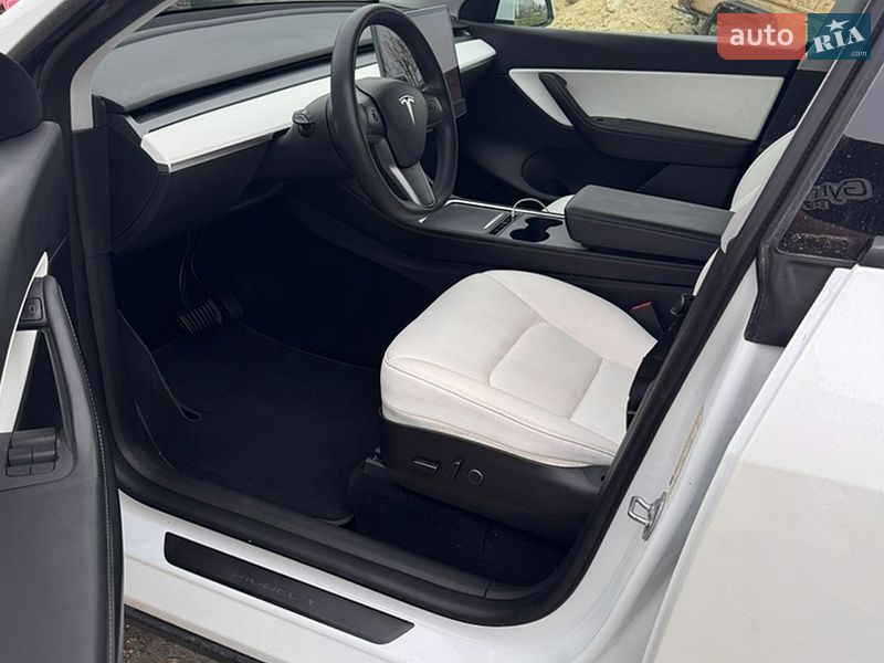 Внедорожник / Кроссовер Tesla Model Y 2021 в Львове
