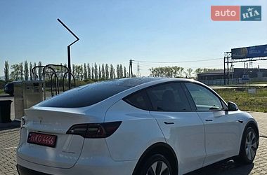 Позашляховик / Кросовер Tesla Model Y 2023 в Чернівцях