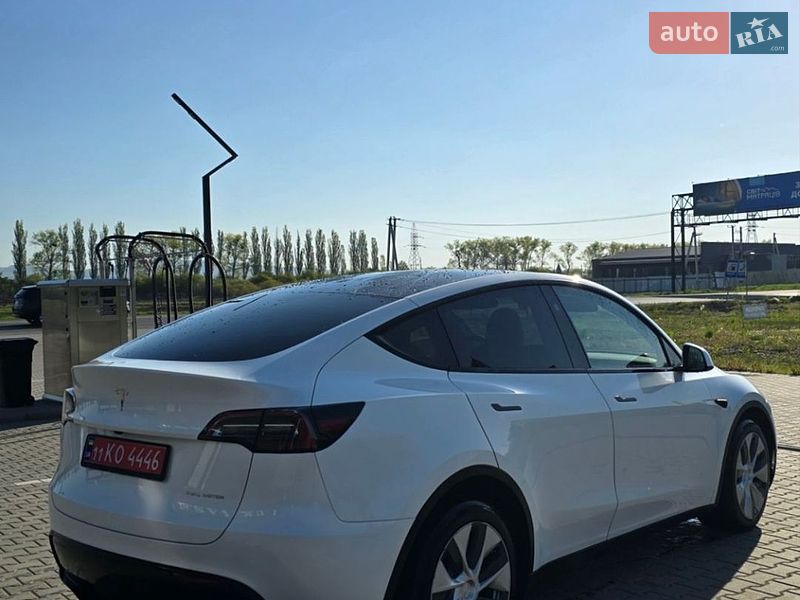 Позашляховик / Кросовер Tesla Model Y 2023 в Чернівцях
