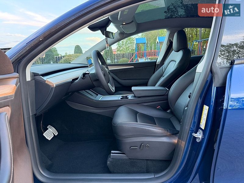 Внедорожник / Кроссовер Tesla Model Y 2024 в Стрые