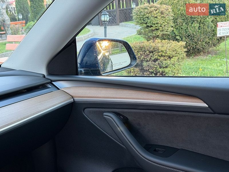 Внедорожник / Кроссовер Tesla Model Y 2024 в Стрые