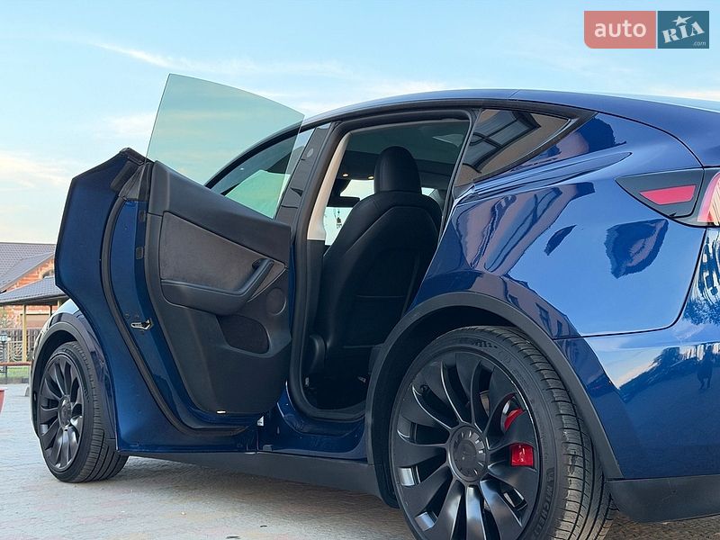 Внедорожник / Кроссовер Tesla Model Y 2024 в Стрые