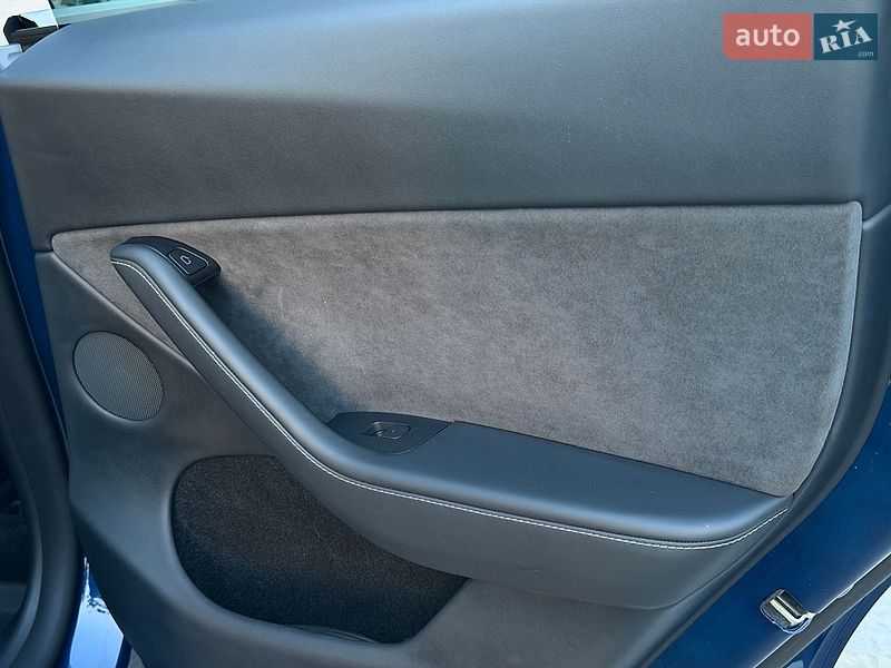 Внедорожник / Кроссовер Tesla Model Y 2024 в Стрые