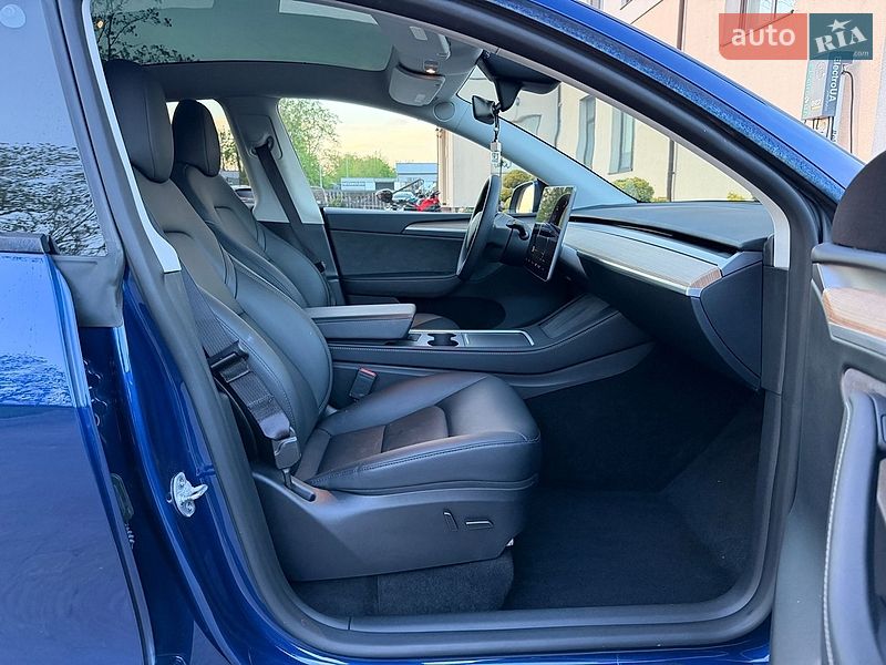 Внедорожник / Кроссовер Tesla Model Y 2024 в Стрые
