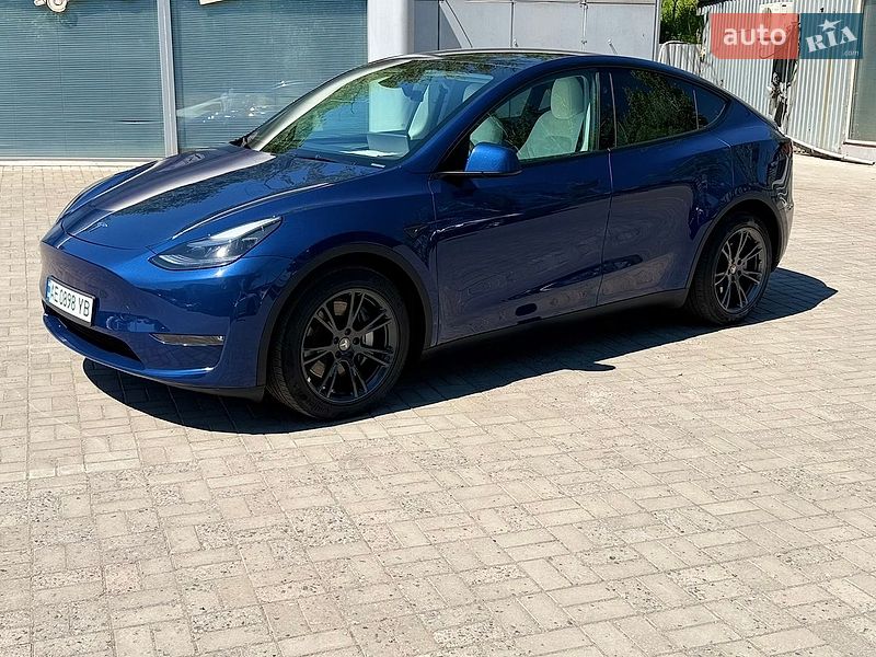 Tesla Model Y 2024