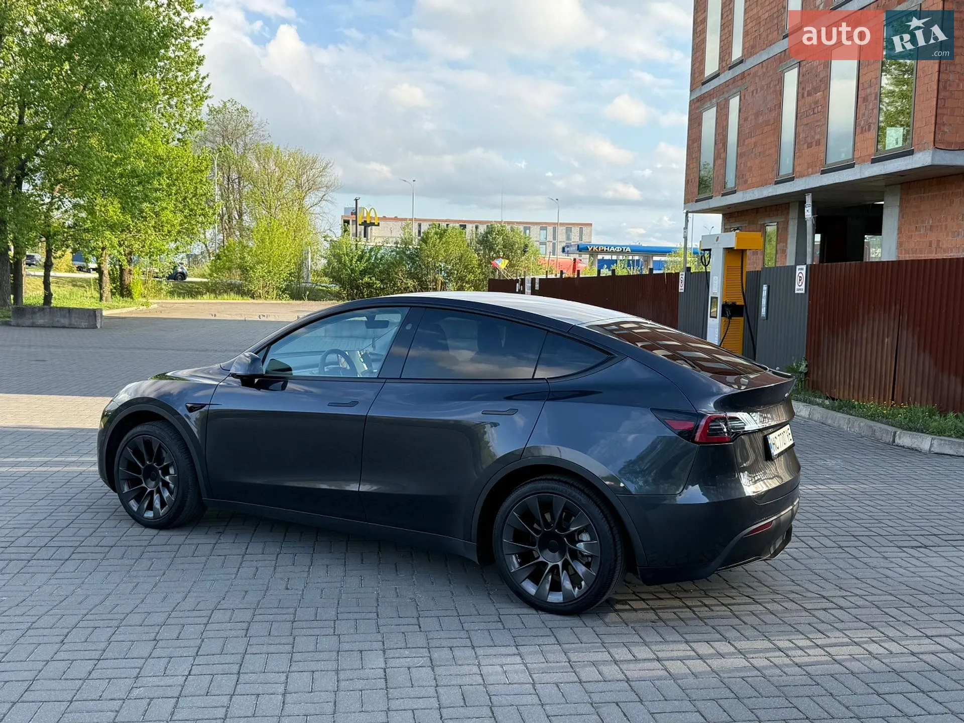 2024 Tesla Model Y - мініатюра 8
