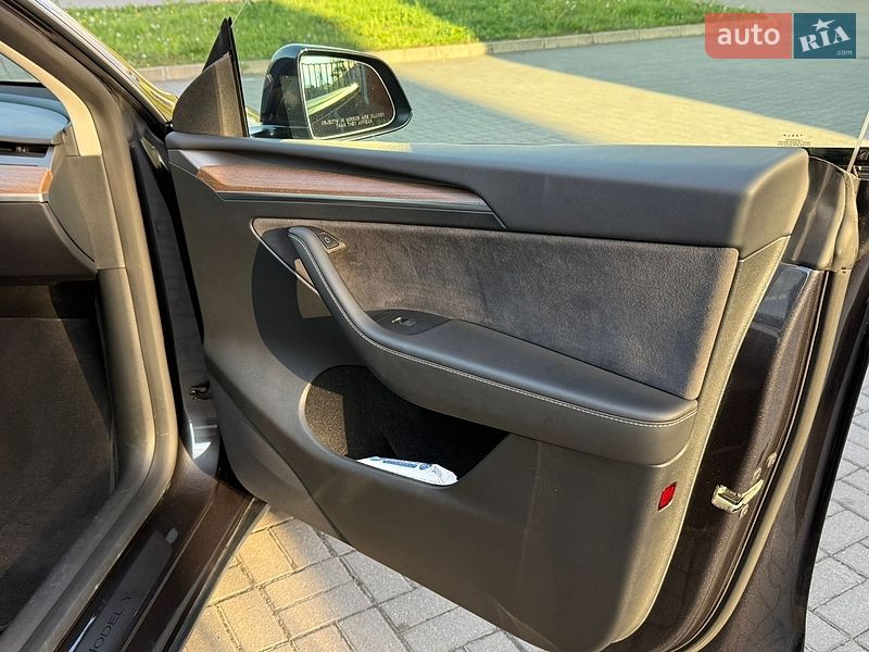 Позашляховик / Кросовер Tesla Model Y 2024 в Львові
