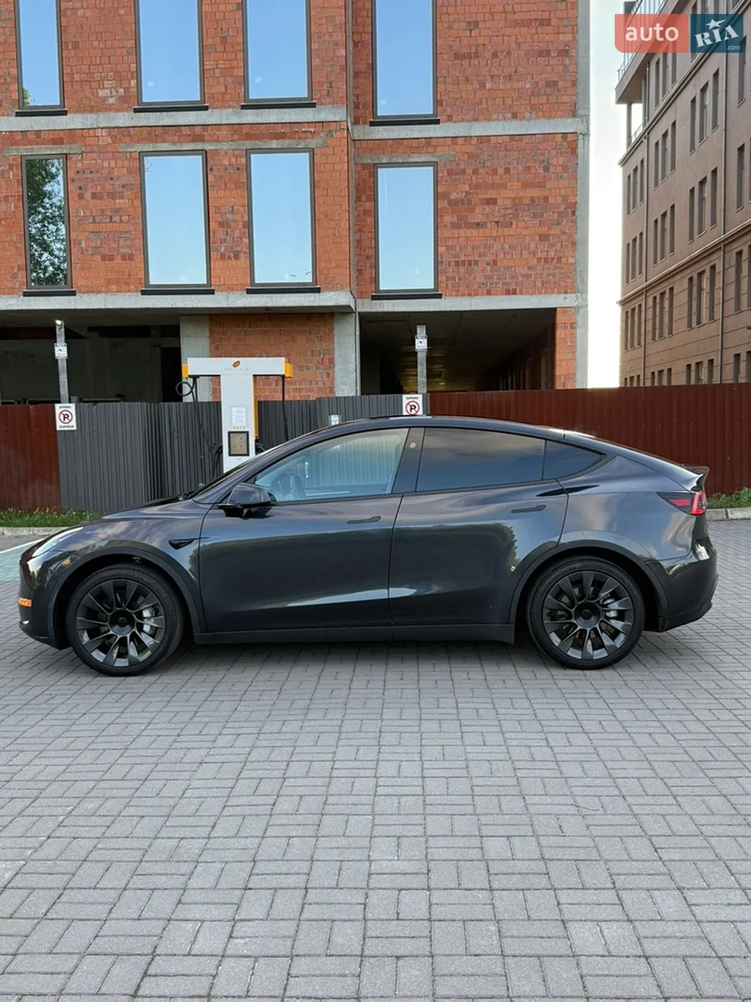 2024 Tesla Model Y - мініатюра 32