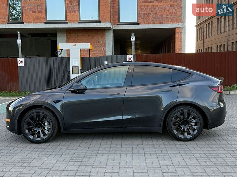 Внедорожник / Кроссовер Tesla Model Y 2024 в Львове