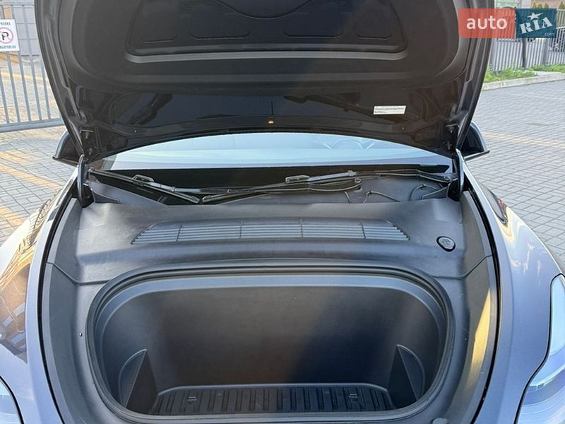 Внедорожник / Кроссовер Tesla Model Y 2024 в Львове
