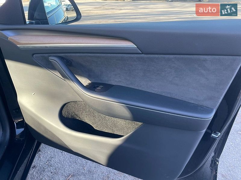 Позашляховик / Кросовер Tesla Model Y 2024 в Рівному