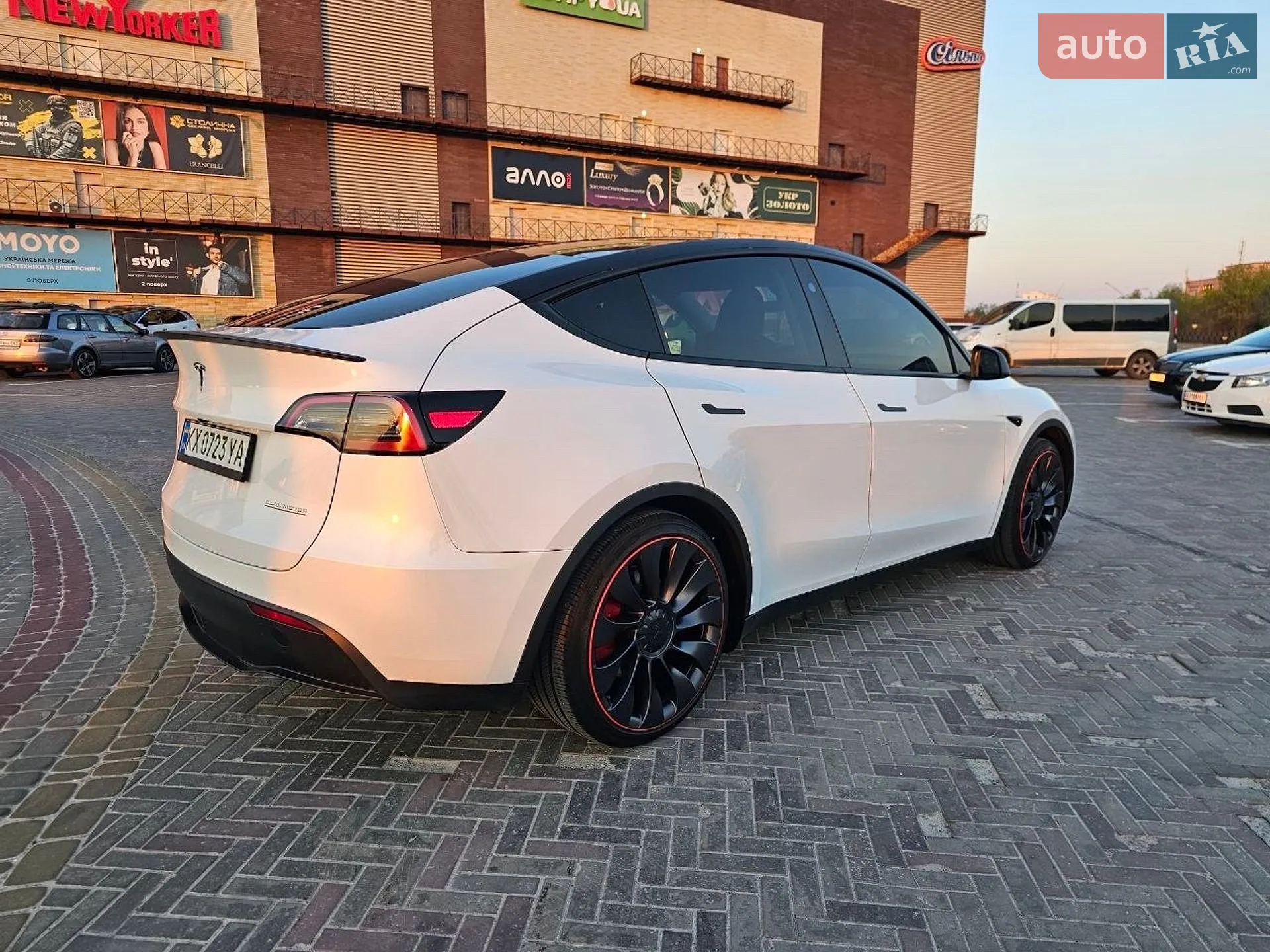 2024 Tesla Model Y - мініатюра 11