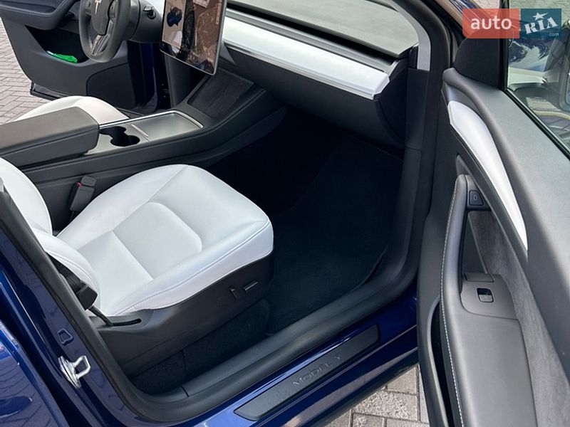 Внедорожник / Кроссовер Tesla Model Y 2022 в Кременчуге