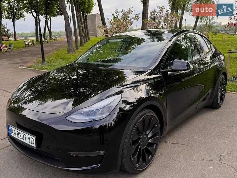 Внедорожник / Кроссовер Tesla Model Y 2024 в Киеве