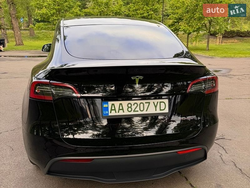 Внедорожник / Кроссовер Tesla Model Y 2024 в Киеве