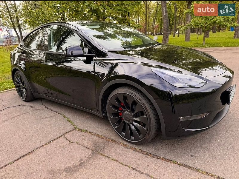 Внедорожник / Кроссовер Tesla Model Y 2024 в Киеве