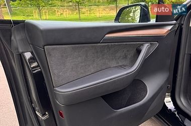 Внедорожник / Кроссовер Tesla Model Y 2024 в Киеве