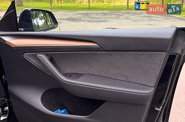 Внедорожник / Кроссовер Tesla Model Y 2024 в Киеве