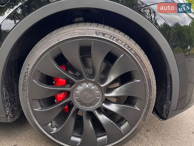 Внедорожник / Кроссовер Tesla Model Y 2024 в Киеве