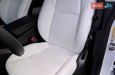 Внедорожник / Кроссовер Tesla Model Y 2025 в Киеве