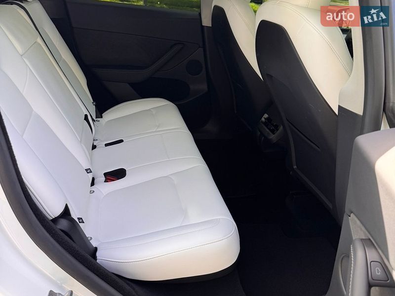 Внедорожник / Кроссовер Tesla Model Y 2025 в Киеве