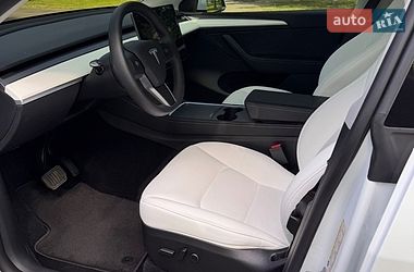 Внедорожник / Кроссовер Tesla Model Y 2025 в Киеве