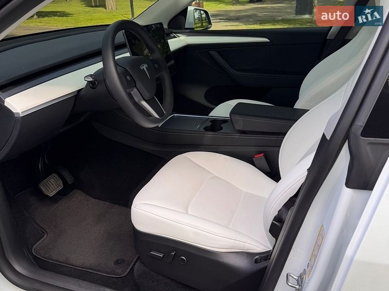 Внедорожник / Кроссовер Tesla Model Y 2025 в Киеве