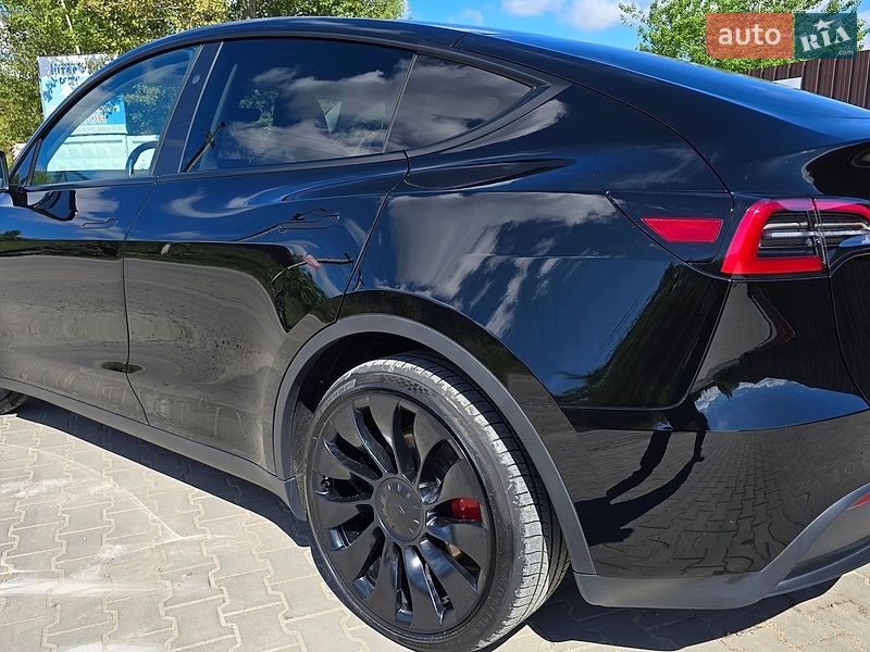 Внедорожник / Кроссовер Tesla Model Y 2023 в Луцке