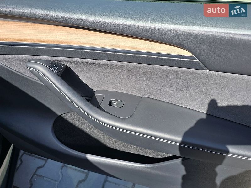 Внедорожник / Кроссовер Tesla Model Y 2023 в Луцке
