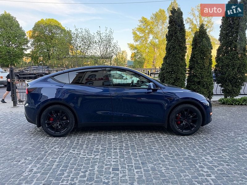 Внедорожник / Кроссовер Tesla Model Y 2022 в Киеве