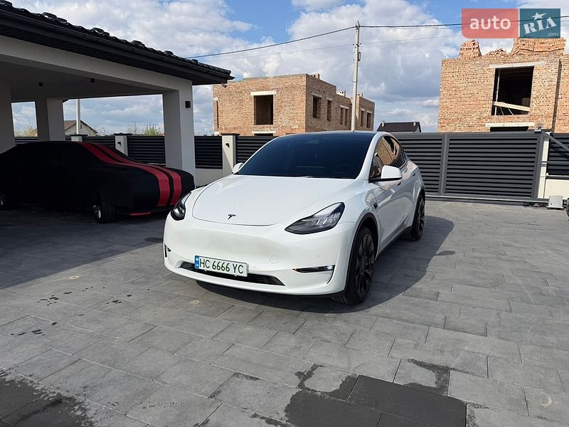 Внедорожник / Кроссовер Tesla Model Y 2021 в Ивано-Франковске