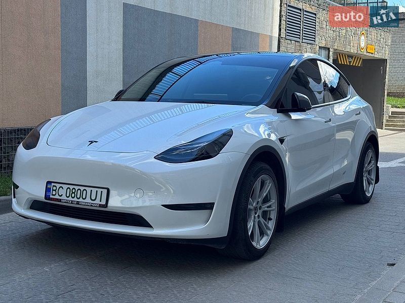 Tesla Model Y 2023