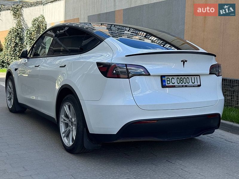 Внедорожник / Кроссовер Tesla Model Y 2023 в Львове
