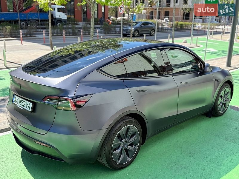 Внедорожник / Кроссовер Tesla Model Y 2023 в Киеве
