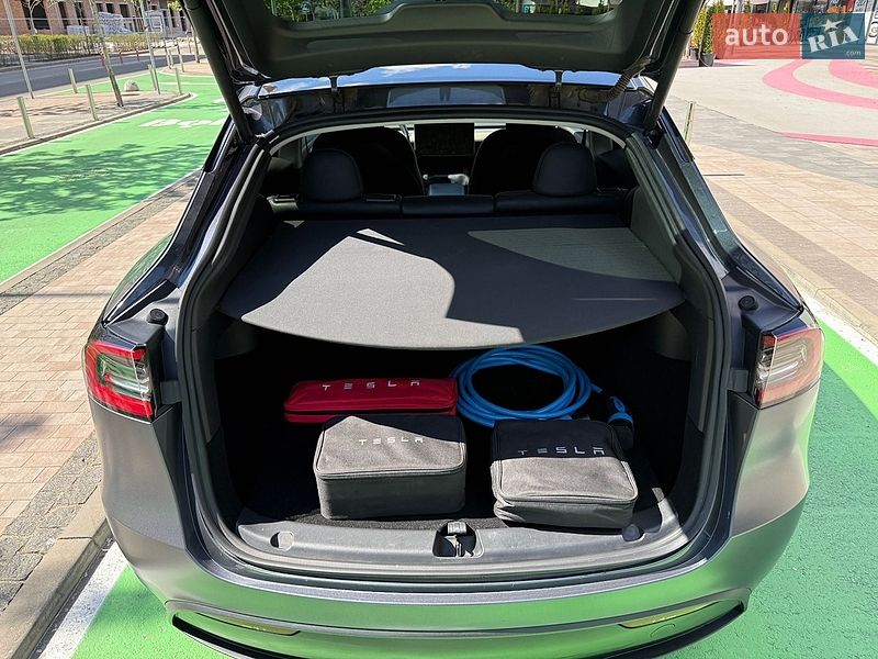 Внедорожник / Кроссовер Tesla Model Y 2023 в Киеве