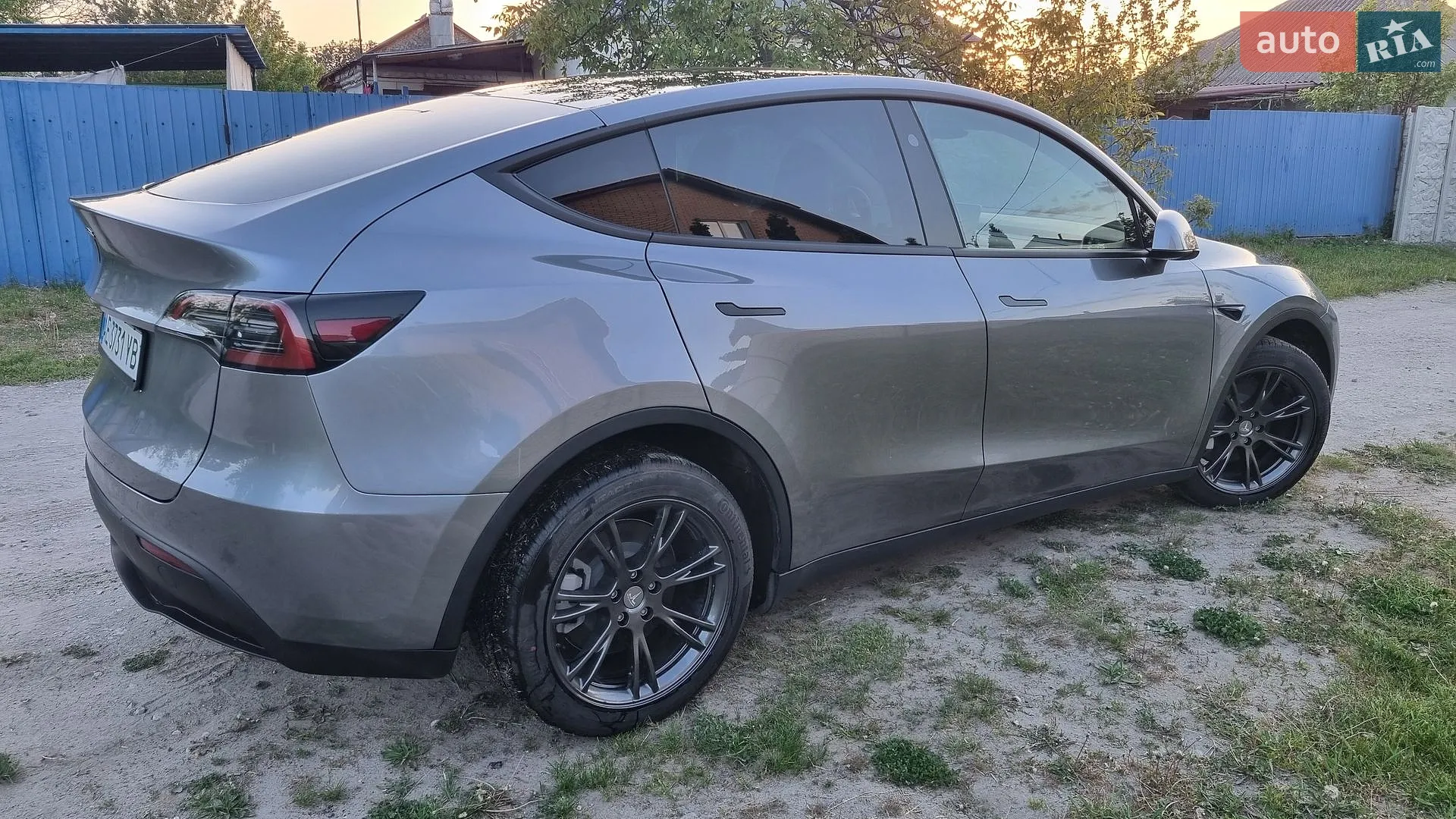 2025 Tesla Model Y - мініатюра 5